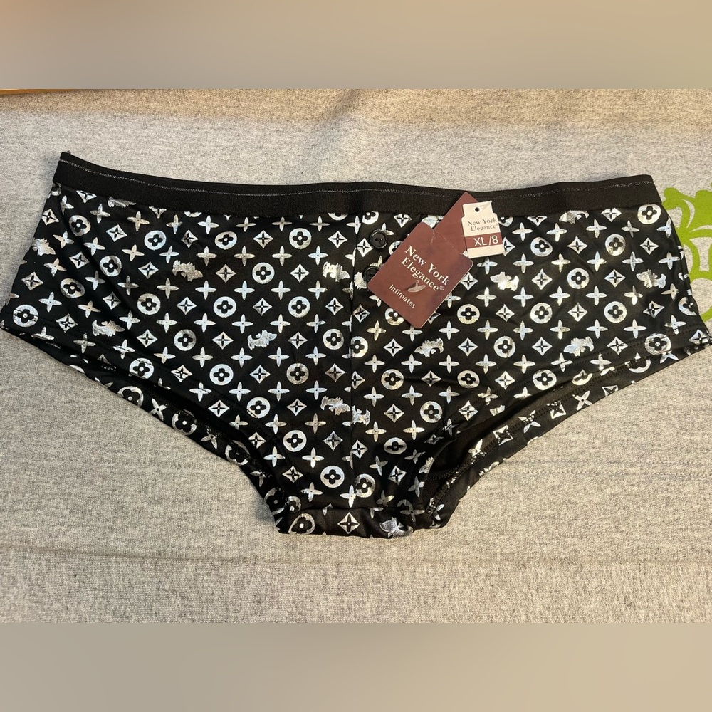 New York Elegance Ladies Black & Silver Panties 1 pair Size XL 8 w/ 2 Buttons